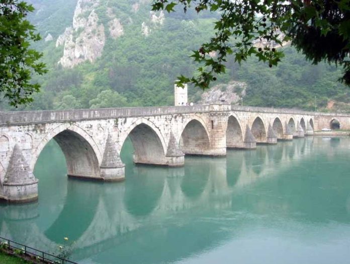 https://narod.hr/wp-content/uploads/2017/10/Visegrad_bridge_by_Klackalica-696x524.jpg